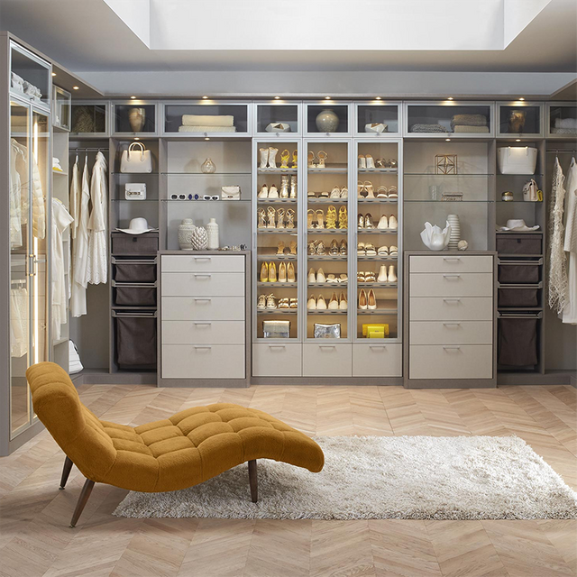 Armario de madera minimalista, moderno y elegante: almacenamiento de ropa elegante con líneas limpias